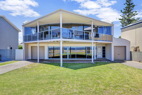 Sail Away - Sunshine Coast Tourism 3