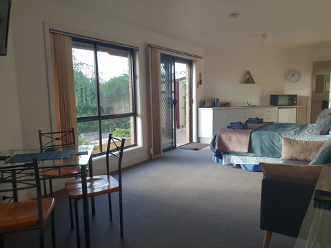 Barossa Valley Studio - Sunshine Coast Tourism 13