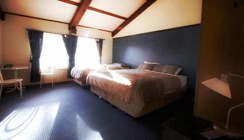 Snowy Gums Chalet - Sunshine Coast Tourism 11