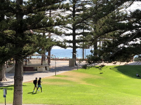 Parkview Apartment - Grandview House & Apartments - Sunshine Coast Tourism 1