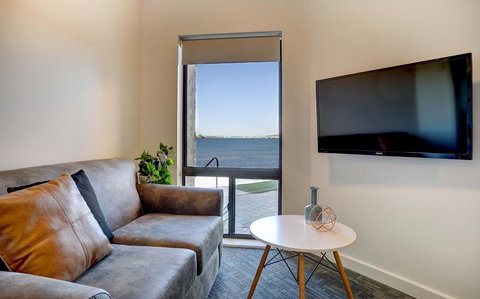 Limani Motel - Holiday Sunshine Coast 6