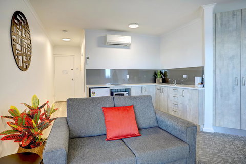 Limani Motel - Holiday Sunshine Coast 14