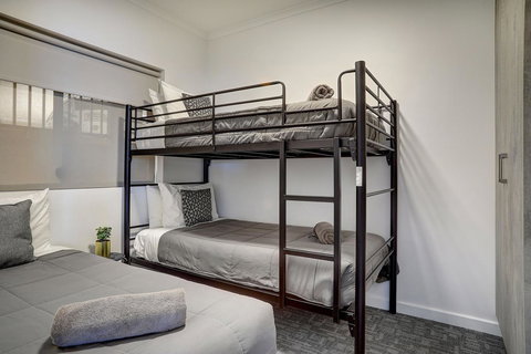 Limani Motel - Holiday Sunshine Coast 5