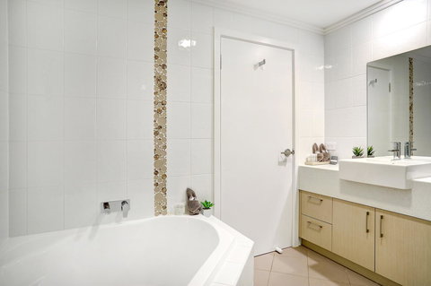 Limani Motel - Holiday Sunshine Coast 9