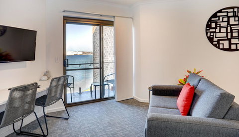 Limani Motel - Holiday Sunshine Coast 15