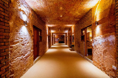 The Lookout Cave Underground Motel - Holiday Sunshine Coast 7