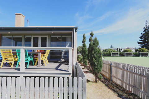 Caledonian Inn - Holiday Sunshine Coast 11