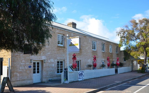 Caledonian Inn - Holiday Sunshine Coast 28