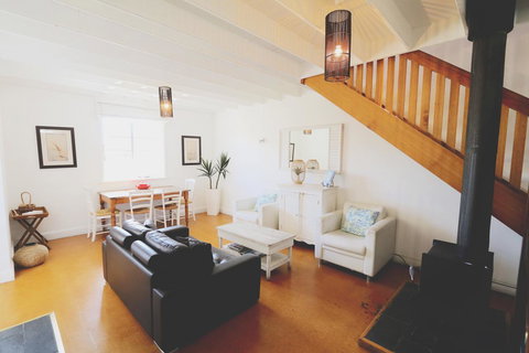 Caledonian Inn - Holiday Sunshine Coast 27