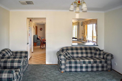 Baywatch - Holiday Sunshine Coast 5