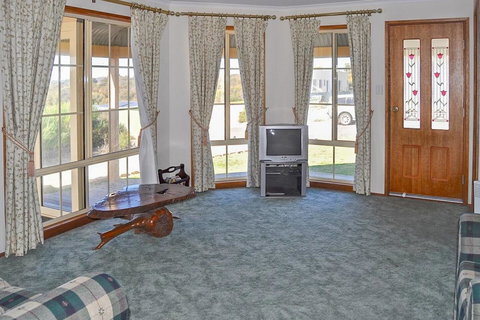 Baywatch - Holiday Sunshine Coast 2