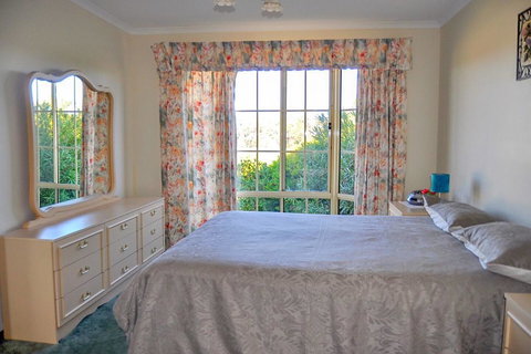 Baywatch - Holiday Sunshine Coast 3