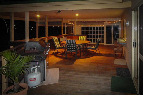 Baywatch - Holiday Sunshine Coast 11