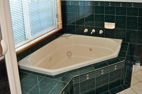 Baywatch - Holiday Sunshine Coast 8