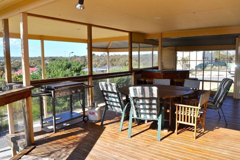 Baywatch - Holiday Sunshine Coast 9