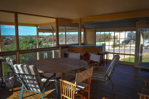 Baywatch - Holiday Sunshine Coast 0