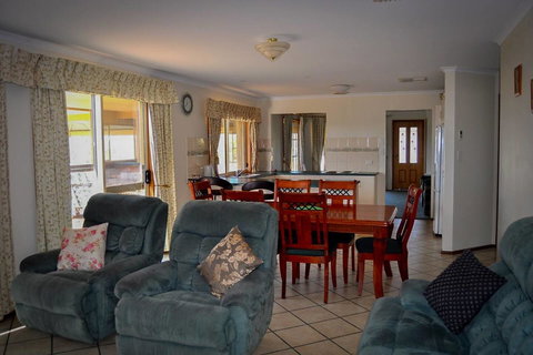 Baywatch - Holiday Sunshine Coast 15