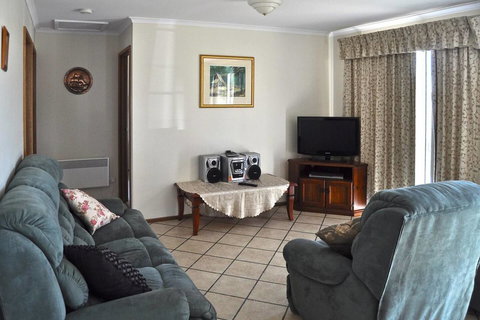 Baywatch - Holiday Sunshine Coast 10