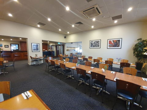 Pier Hotel Port Lincoln - Holiday Sunshine Coast 9