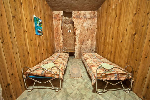 Radeka Downunder Underground Motel - Holiday Sunshine Coast 6