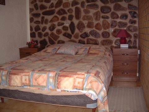 Radeka Downunder Underground Motel - Holiday Sunshine Coast 8