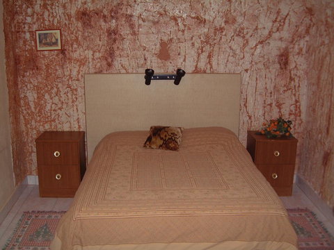 Radeka Downunder Underground Motel - Holiday Sunshine Coast 9