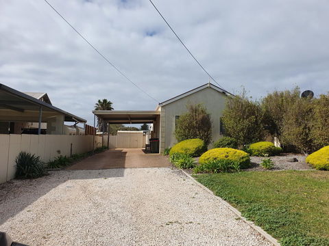 Super Central Location - Holiday Sunshine Coast 4
