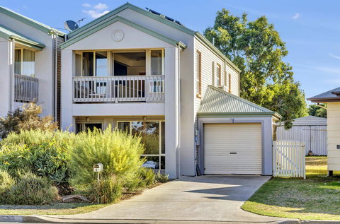 The Lighthouse - Port Willunga - C21 SouthCoast Holidays - Sunshine Coast Tourism 0