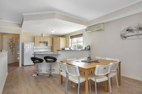 The Lighthouse - Port Willunga - C21 SouthCoast Holidays - Sunshine Coast Tourism 5