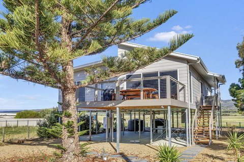 Sea View At Silver Sands - C21 SouthCoast Holidays - Holiday Sunshine Coast 0