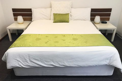 Lake Albert Motel - Sunshine Coast Tourism 6