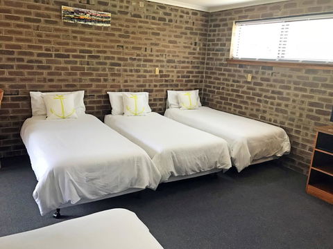 Lake Albert Motel - Sunshine Coast Tourism 44