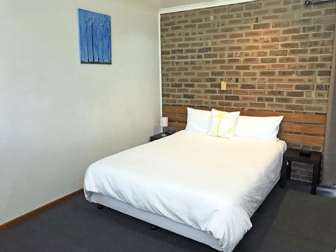 Lake Albert Motel - Sunshine Coast Tourism 42