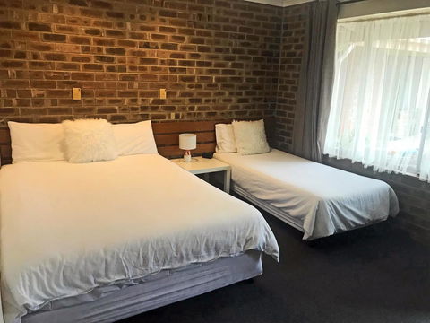 Lake Albert Motel - Sunshine Coast Tourism 26