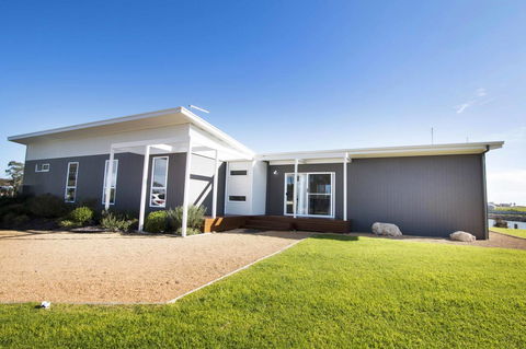 Villa Serra - Sunshine Coast Tourism 0