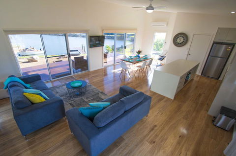Villa Serra - Sunshine Coast Tourism 1