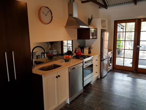 Irongate Studio B&B - Holiday Sunshine Coast 5