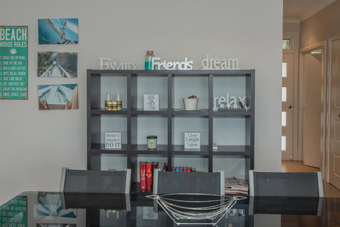 Waterfront On Osprey - Holiday Sunshine Coast 9