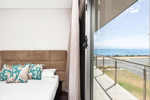 Esplanade Escape - Holiday Sunshine Coast 12