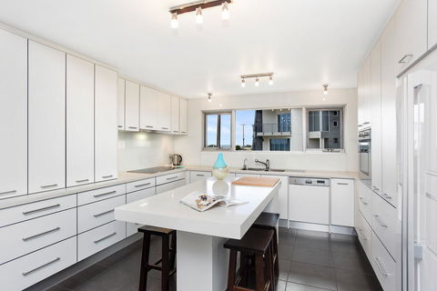 Esplanade Escape - Holiday Sunshine Coast 36