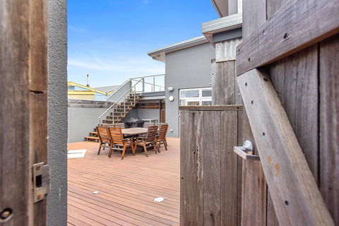 Esplanade Escape - Holiday Sunshine Coast 9