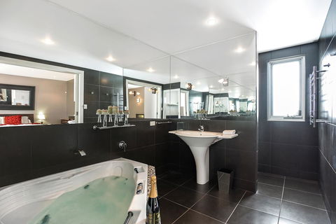 Esplanade Escape - Holiday Sunshine Coast 7