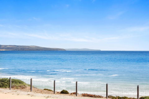 Esplanade Escape - Holiday Sunshine Coast 3