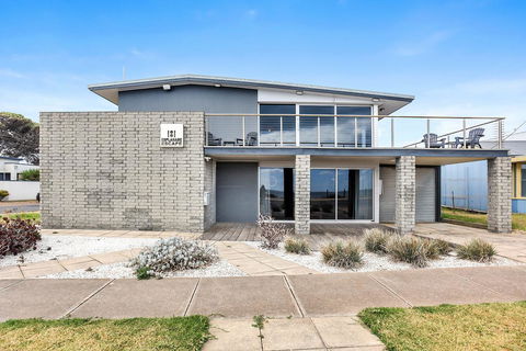 Esplanade Escape - Holiday Sunshine Coast 30