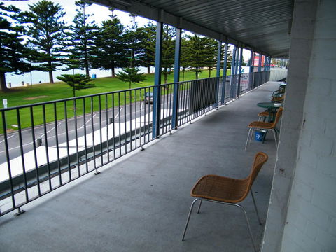 Grand Tasman Hotel - Holiday Sunshine Coast 31