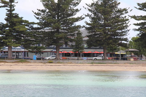 Grand Tasman Hotel - Holiday Sunshine Coast 35