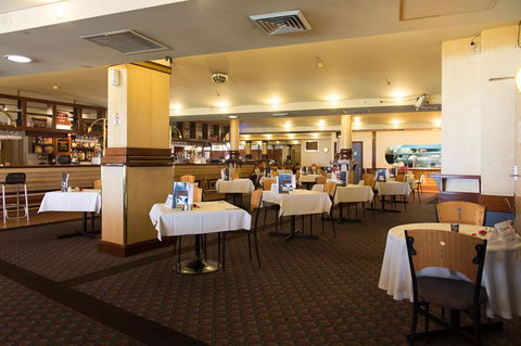 Grand Tasman Hotel - Holiday Sunshine Coast 1