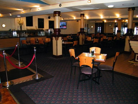 Grand Tasman Hotel - Holiday Sunshine Coast 2