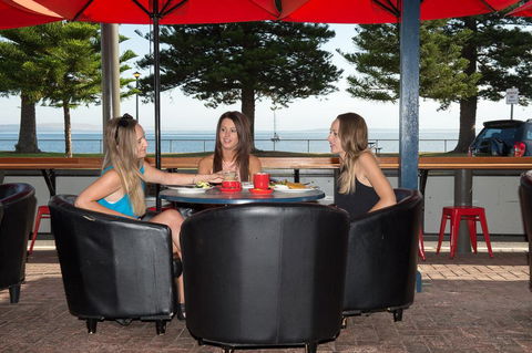 Grand Tasman Hotel - Holiday Sunshine Coast 14