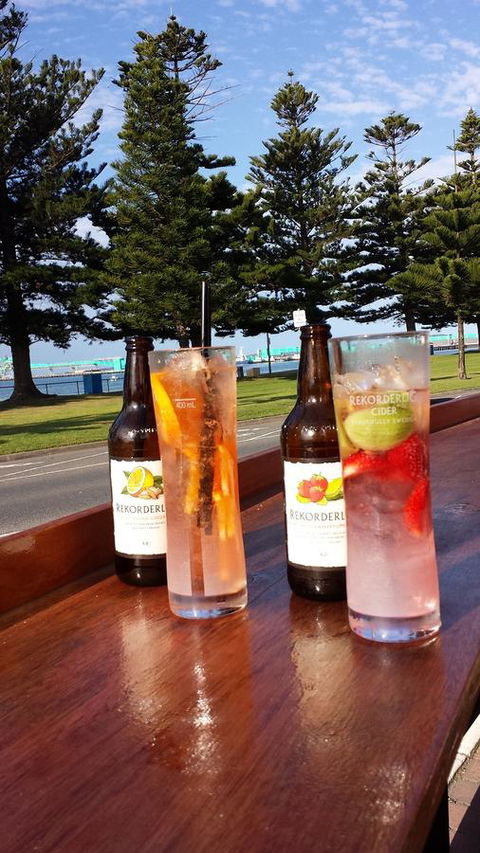 Grand Tasman Hotel - Holiday Sunshine Coast 4